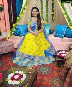 Nakshathra Nagesh Instagram - Wearing my favorite @sajna_bridal_wear_designer for #tamizhumsaraswathiyum Guess what’s happening! #beingsaraswathy