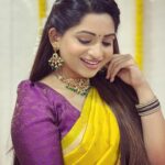 Nakshathra Nagesh Instagram - Playing #manjakaatumyna for the 10000th time in my head 💛 Saree from my darling @elegant_fashion_way Accessories @house_ofjhumkas #beingsaraswathy