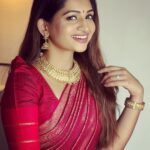 Nakshathra Nagesh Instagram - Love your collections @house_ofjhumkas! Beautiful Lakshmi set. So many of you asked about this saree, it’s my mother-in-law’s 😁 📸 by 🎵