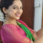 Nakshathra Nagesh Instagram - Wearing real mamiyar’s saree for reel wedding events 🧿🥳 Accessories @house_ofjhumkas