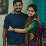 Nakshathra Nagesh Instagram – When it was tooo early for any of us to function, but still made the function so memorable ❤️🧿 #family 
Wearing @pashudh 
Photography @haran_official_