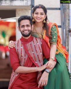 Nakshathra Nagesh Instagram - Happppiest New Year to you all ❤️ thank you for being a part of our amazing 2021 and wishing us all a fantastic 2022 🥳🤗
Photography @haran_official_