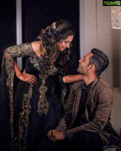Nakshathra Nagesh Instagram - He was my high-school crush! And more than a decade later, he’s my husband 🙈 #universehasitsways 
Thank you @haran_official_ for the sweetest pictures! 
My outfit @daisybridalofficial 
Groom makeover @chella_hair_makeup 
My hair @mani_stylist_ 
Glam squad @profile_makeover @yesu_thebunny @sonaldjain25996 
.
.
.
P.s. I wasn’t posing in the last picture, after a long week of events, I could just pass out in the floor and I did 😋