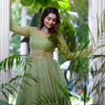 Nakshathra Nagesh Instagram - MUA-@sugunadevi_makeup_artist Costume - @thisadesignstudio Jewels- @vishakaweddingstudio Photography-@lightmonkstudios Location - @avmgardens