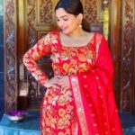 Nakshathra Nagesh Instagram – This Beautiful Banarasi Suit is from @dress_pose 
They have a lot of collections and diwali sale is coming soon! so quickly grab them!