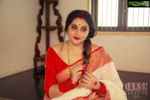 Namitha Instagram - Saree Never Tells You To Fit In, It Always Makes You Stand Out! 

#wolfguard 
#sareelove 

Hair and Makeup- @promakeup_bridal_studio
 

Styling - @nisha_mrk_officialnisha_mrk_official ❤
