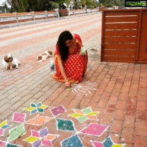 Namitha Instagram - Pongal Nalvalthukal ! 🌾🌻

அன்பு பொங்க, ஆசைகள் பொங்க, இன்பம் பொங்க, இனிமை பொங்க என்றும் உங்கள் வீட்டில் மகிழ்ச்சி பொங்க பொங்கலோ பொங்கல் வாழ்த்துகள்!
#wolfguard 
#happpypongal 
#homesweethome