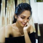 Natasha Suri Instagram - You have no idea what I ve been through. I'm half way back from burning fire-hell..!!! Yet standing tall and smiling like a warrior..❤️ #NatashaSuri
