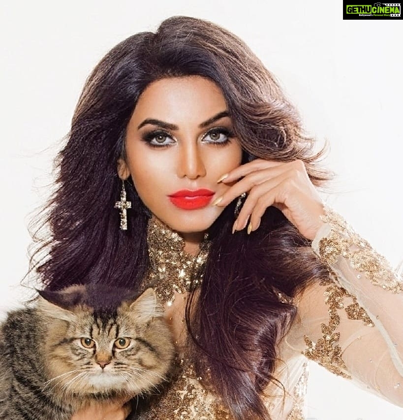 Natasha Suri Instagram - Vanity dairies.. #natashasuri