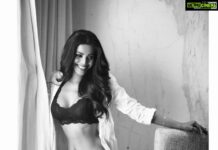 Natasha Suri Instagram - Caption this❤️ Till then, dreaming of the beach.. #natashasuri #actor
