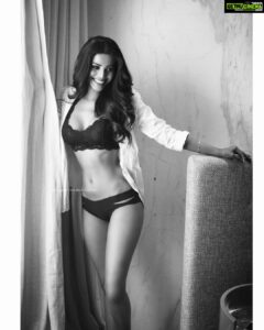 Natasha Suri Instagram - Caption this❤️ Till then, dreaming of the beach.. #natashasuri #actor
