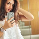 Nazriya Nazim Instagram - 🐹 Just got outta ma pjs today …. #fridayvibes #mirrorselfie #lockdownselfies