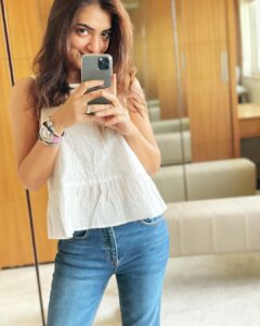 Nazriya Nazim Instagram - 🐹 Just got outta ma pjs today …. #fridayvibes #mirrorselfie #lockdownselfies