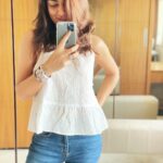 Nazriya Nazim Instagram - 🐹 Just got outta ma pjs today …. #fridayvibes #mirrorselfie #lockdownselfies