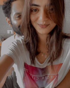 Nazriya Nazim Instagram - Some mornings ...we are in the mood for selfies 🤪🤓👻

#hideandseek 
#FF