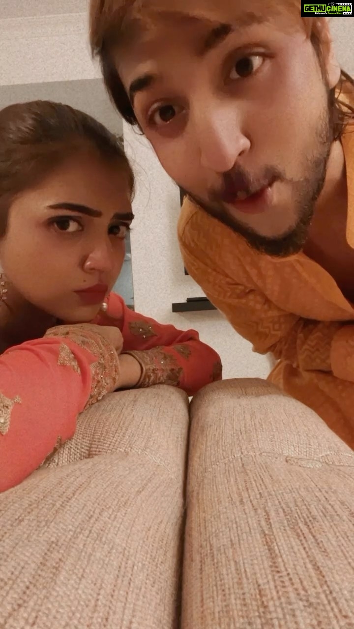 Nazriya Nazim Instagram - Weddings got us like 😂😂😂 @naveen_nazim 🥰🥰 #enjoyenjaami