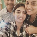 Nazriya Nazim Instagram - Happy happy birthday Zari aunty!!! 🤍♥️🤍 I hope u have a “ushaaarrr” year ahead 😘😂 #family #fan #bestactorforever