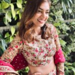 Nazriya Nazim Instagram - 🌸💐🌹🌻 📸:my in house photographer 🤪 @naveen_nazim @rehanabasheerofficial Always a fav ❤️ #weddingscenes✨