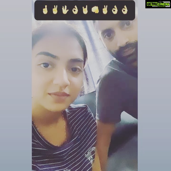 Nazriya Nazim Instagram - Me explaining to my husband how this works 😂😂😂(look at his face)this guy has no clue what the hell is going on 🤪😫😂😍🔥 #quarantineandchill