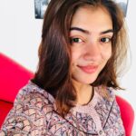 Nazriya Nazim Instagram - Hair growing back too fast ? Time to cut again ... 🙊🤔