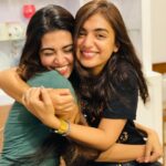 Nazriya Nazim Instagram - Reunited with my bae 👯‍♀️❤️ #allthingslove #squishy #happiertogether