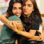 Nazriya Nazim Instagram - Reunited with my bae 👯‍♀️❤️ #allthingslove #squishy #happiertogether