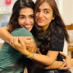 Nazriya Nazim Instagram - Reunited with my bae 👯‍♀️❤️ #allthingslove #squishy #happiertogether