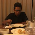 Nazriya Nazim Instagram – Someone seriously concentrating !! 😝😜😂 #late night#food @fadhermothergentleman