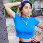 Neha Bhasin Instagram - I sent my mom this image she said why do you look sad 🤣🤣 Meri attitude look ki chop Necklace @aaree_accessories