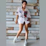 Neha Bhasin Instagram – New day, new thoughts, new beginnings :)

Shirt by @_fashion_drama7 
Styled by – @ankiitaapatel
Shoes – @adidasoriginals @weareivypark