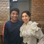 Neha Bhasin Instagram - Dubbing a new song with @thisisdsp means madness, happiness, memorable moments and probably a HIT SONG 😂 Love you deviyaaaaaa... #devisriprasad #nehabhasin #telugusongs