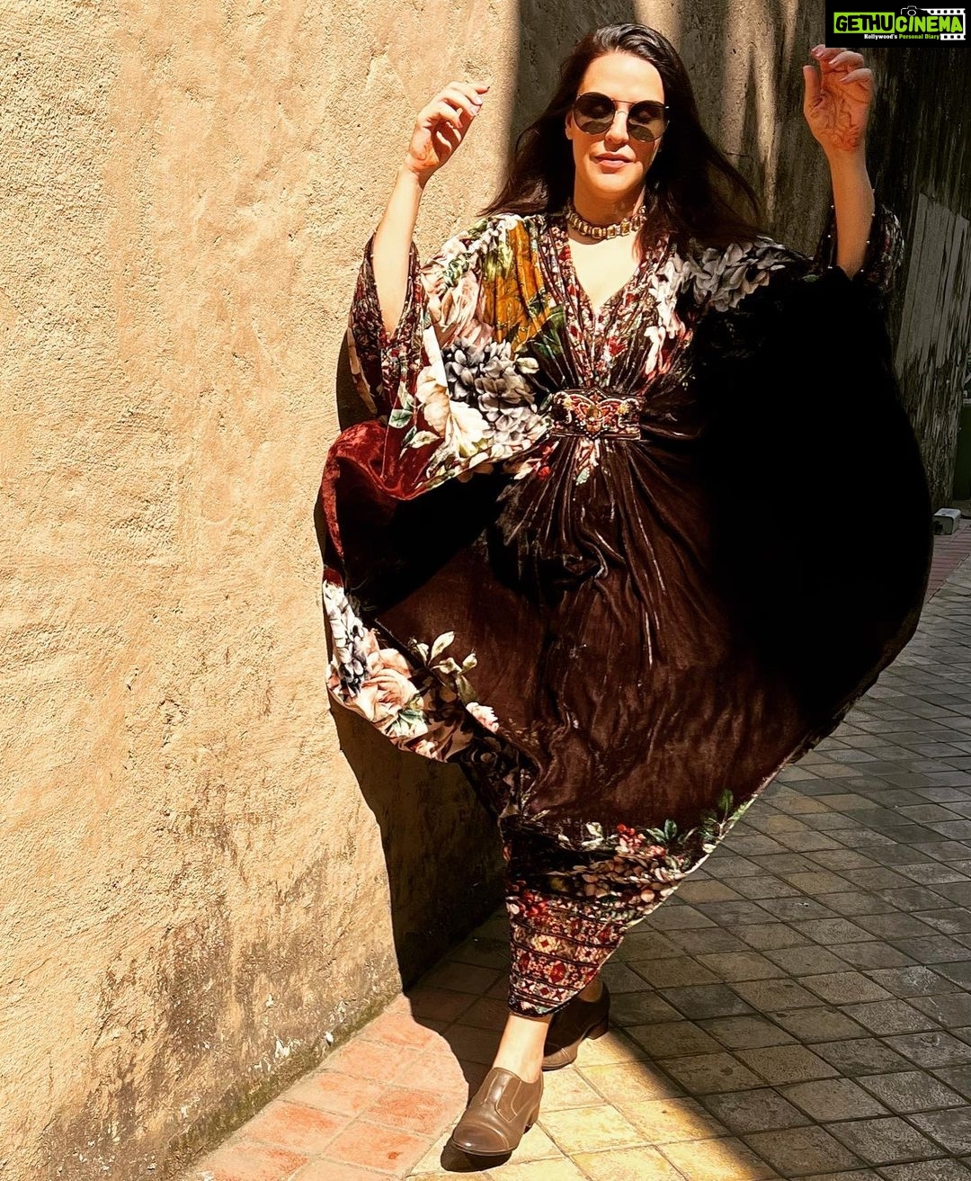 Neha Dhupia Instagram - Mega Monday morning mood π«πin @rajdeep.ranawat.official and @karishma.joolry styled by @aasthasharma @iammanisha #nehadhupia #freedomtofeed #workmodeon