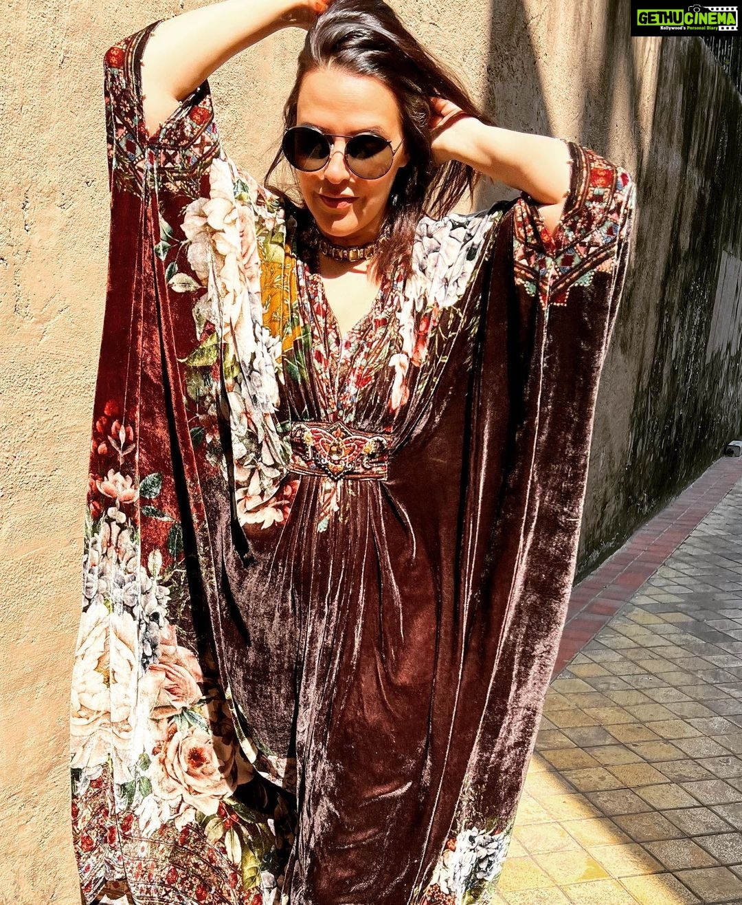 Neha Dhupia Instagram - Mega Monday morning mood π«πin @rajdeep.ranawat.official and @karishma.joolry styled by @aasthasharma @iammanisha #nehadhupia #freedomtofeed #workmodeon