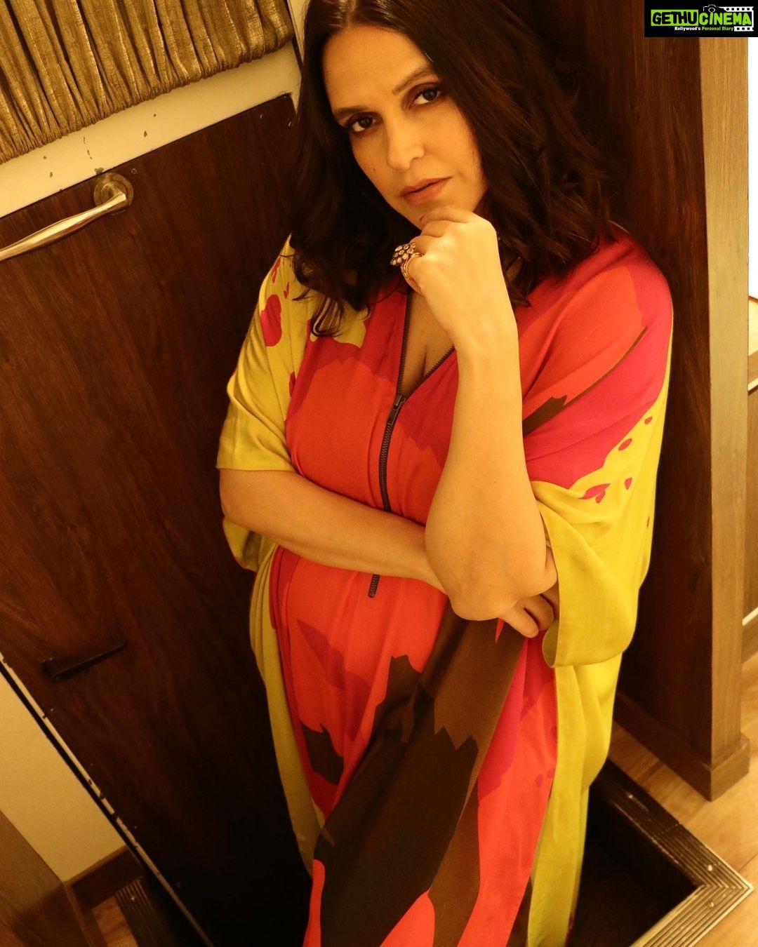 Neha Dhupia Instagram - Last looks 🏠 #setlife … tune in tonight @colorstv @voot #ootd @payalkhandwala @mahesh_notandass muah @florianhurel #workingmama #nehadhupia