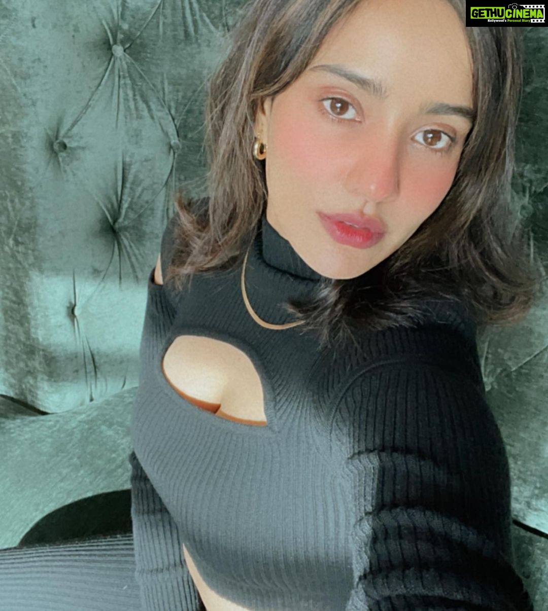 Neha Sharma Instagram - 🖤🖤 Chicago, Illinois