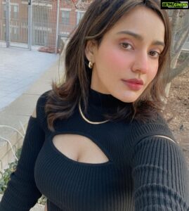 Neha Sharma Instagram - 🖤🖤 Chicago, Illinois