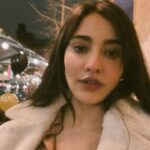 Neha Sharma Instagram - #happynewyear2022 #newyearseve #reels #reelsinstagram #reelitfeelit 🥂💕💫 #walkingthestreets