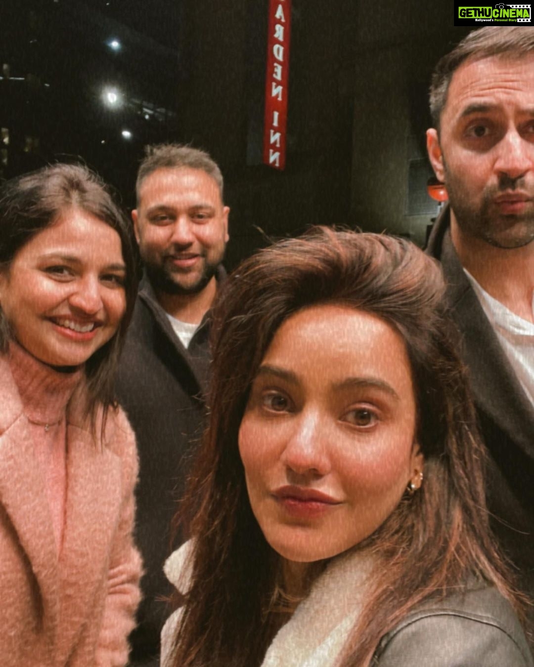 Neha Sharma Instagram - Love and light to all..⭐️2022⭐️ #famjam Chicago, Illinois