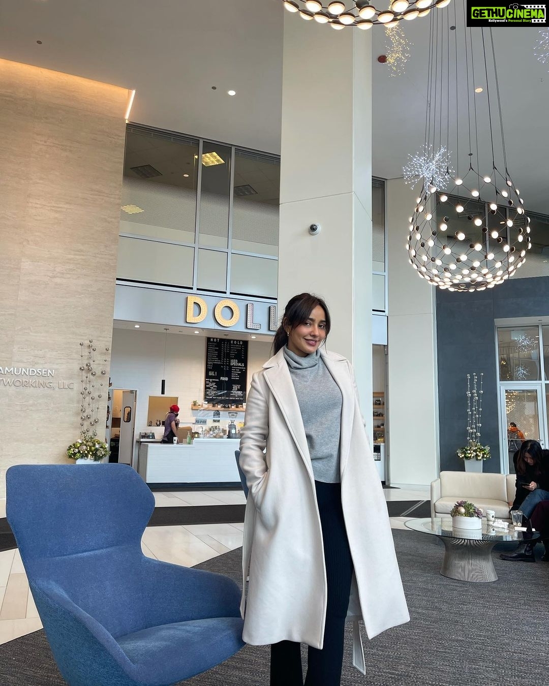 Neha Sharma Instagram - Did you say coffee? ☕️ . #coffee #coffeetime #chicagogram #travelgram #travel Chicago Downtown