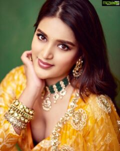 Nidhhi Agerwal Instagram - Hoping everybody had a good #sankranti 💛 feeling so grateful for the positive and hit response for our film #hero 🧿 

Styled by @officialanahita 
Outfit: @paulmiandharsh 
Jewellery: @mangatraineeraj 
Pics: @akshay.rao.visuals