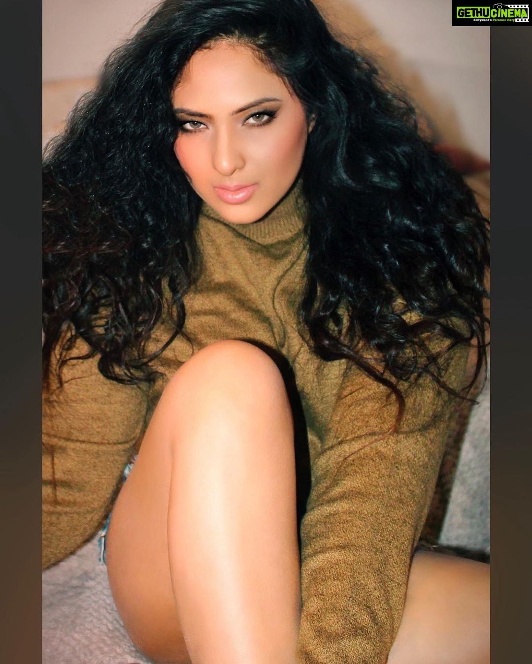 Nikesha Patel - 3.1K Likes - #happyandsingle #summervibes #readyfortheweekend #readyforit #gym #workout #keto #ketoresults #gymmotivation #musclebuilding #photoshoot #photograpghy #model #actor
