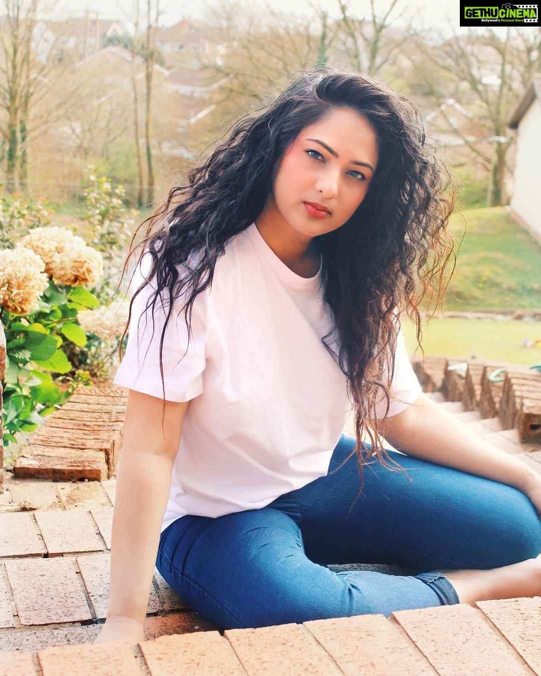 Nikesha Patel - 4.6K Likes - #summer #sun #sunshine #summervibes #summertime #wales #cardiff #myhome #garden #photography #photooftheday #me #follow #nikeshapatel #bollywoodactress #model #indianactor #ukactor #love