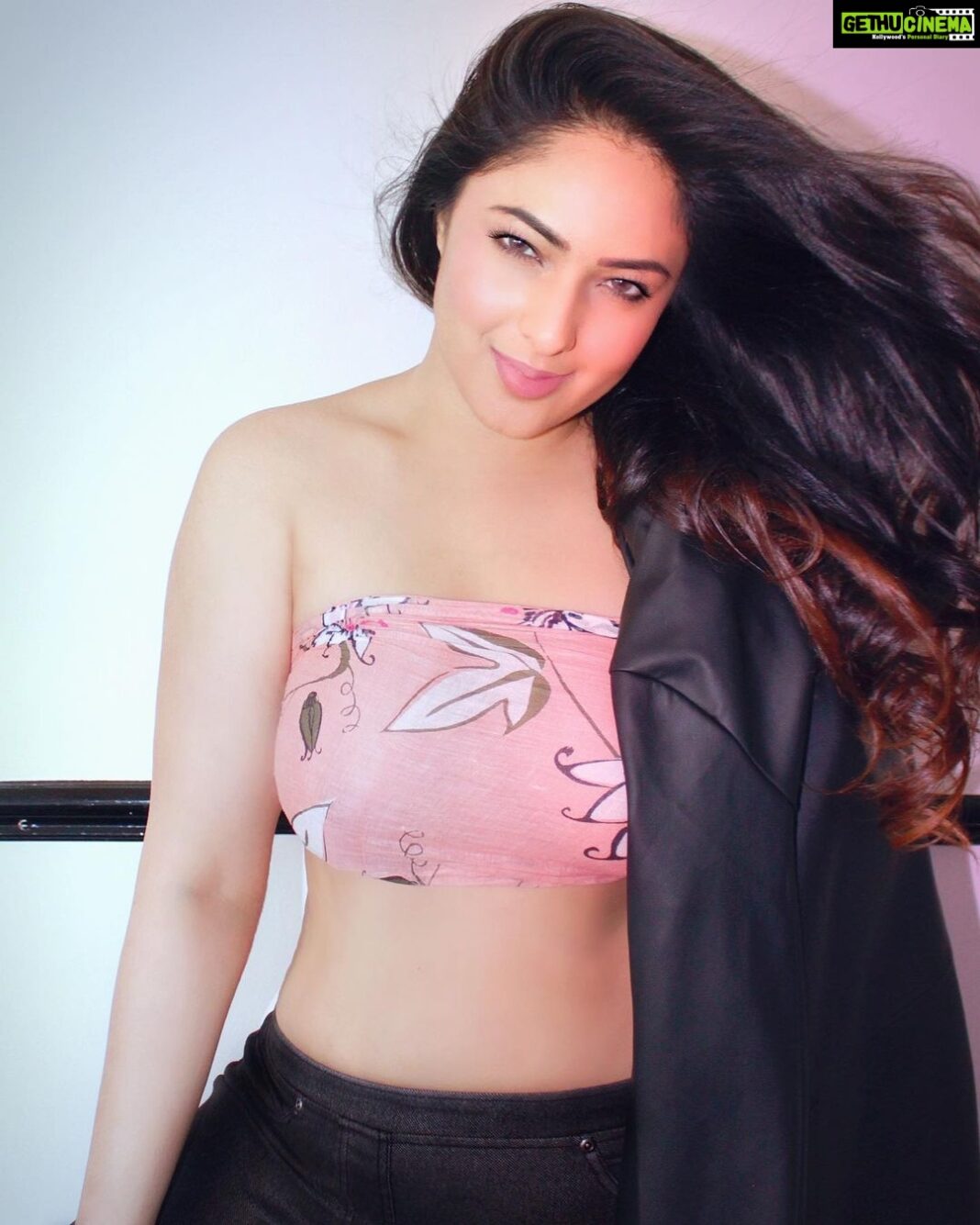 Nikesha Patel Instagram - #actor #nikeshapatel #model #style #streetstyle #selfcare #spring #smile #loveyourself #love #london #wales #indian #indianactor #asianactor #ukagency #bollywood #wales #cardiff #makeup #memes #caloriescount #gym #fitness #workout #keto