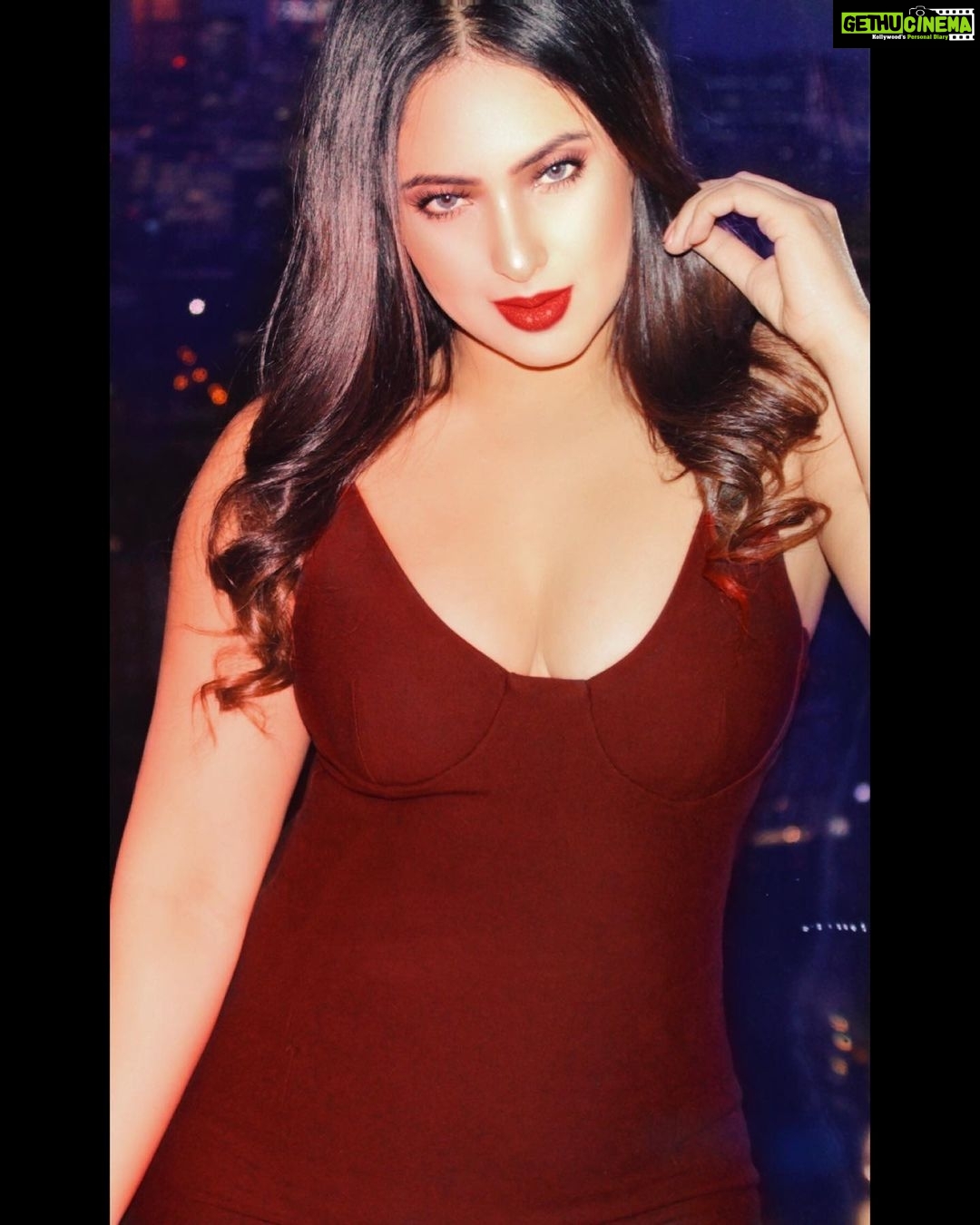 Nikesha Patel - 2.9K Likes - #nikeshapatel #night #nightphotography #fashion #hair #makeup #celebrity #bollywood #indianactress #english #ukactor #actorslife #celebritylife #news #indian #indianfashion #redhair #blackhair #followforfollowback #dresses #dress #instagood #fun #summervibes #gym #workout