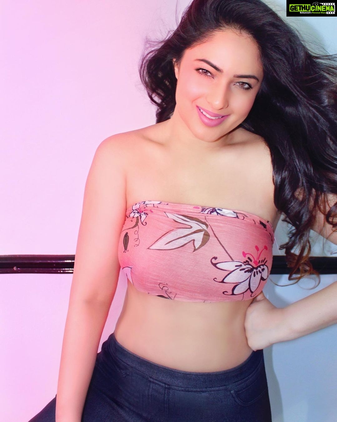 Nikesha Patel - 4.5K Likes - Ask me a question? In the mood. #aÅk #ask #askmehow #questions #question #questionoftheday #askacelebrity #me #memes #follow #followļ½e #love #happy #happyday #readyforsummer #fashion #summertime