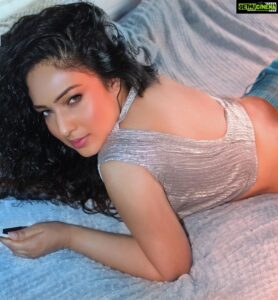 Nikesha Patel Instagram - #love #nikeshapatel #photography #
#instagood #photooftheday
#fashion #photographer #entrepreneur #cardiff #wales #actor #celebrity #bollywood #hollywood #filmmaking #foodie #lighting #curlyhair #curlyhairstyles 
#beautiful
#happy
#cute
#tbt