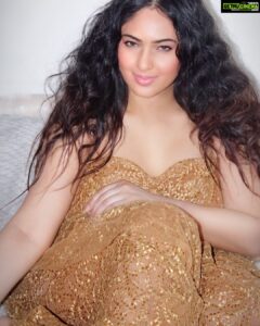 Nikesha Patel Instagram - Love or hate my hair? #shoot #photoshoot #photography #model #actor #bollywood #indianactress #southindianactress #nikeshapatel #nikishapatel #telugufilms #tamilfilms #pawankalyan #hollywood #instagood #instafashion #fashion