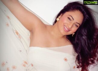 Nikesha Patel Instagram - #saree #sari #sareelove #sareelovers #fashion #indianfashion #indianactress #nikeshapatel #nikishapatel #southindianactor #Bollywood #bollywoodmemes #ukcasting #london #casting