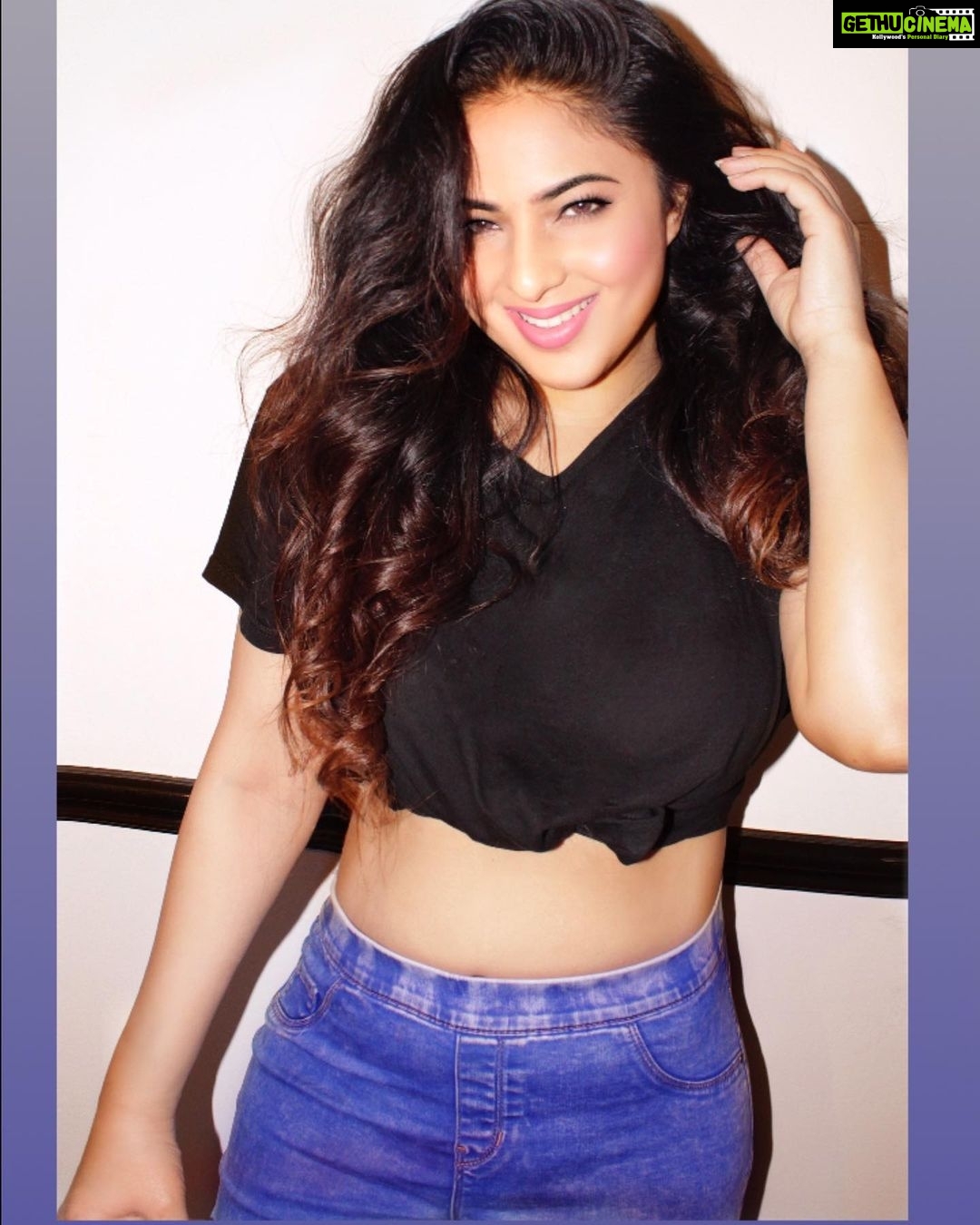 Nikesha Patel - 3.5K Likes - If you were stuck in a deserted island it would be with...? #answer #ask #question #instagram #instadaily #nikeshapatel #nikishapatel