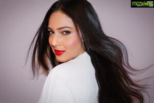 Nikesha Patel Instagram - #actor #newshoot #newsngle #photograpghy #model #bollywood #southindianjewellery #southindianactress #cinema #filmphotography #filmisnotdead #welshactress